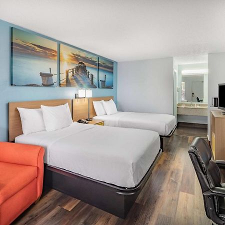 Days Inn By Wyndham Pensacola I-10 Ferry Pass Eksteriør billede