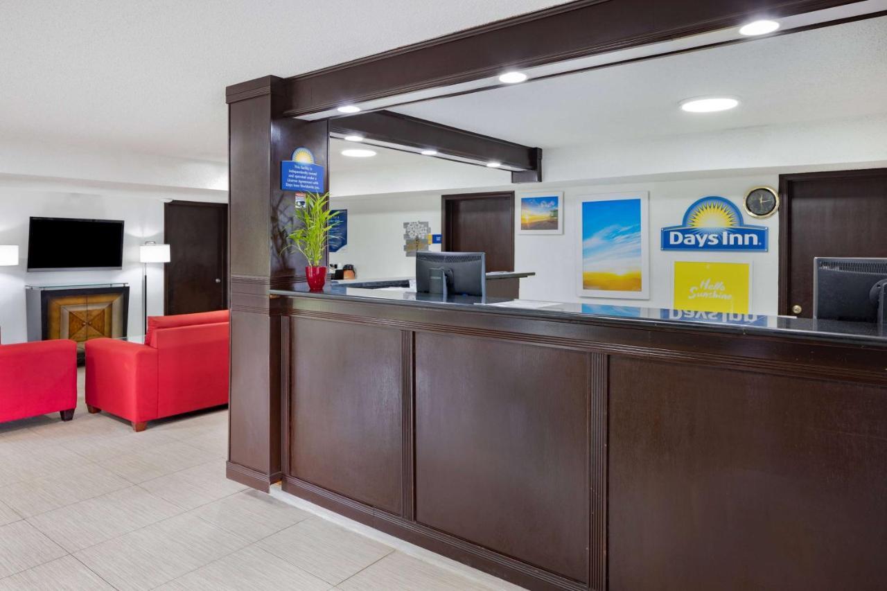 Days Inn By Wyndham Pensacola I-10 Ferry Pass Eksteriør billede