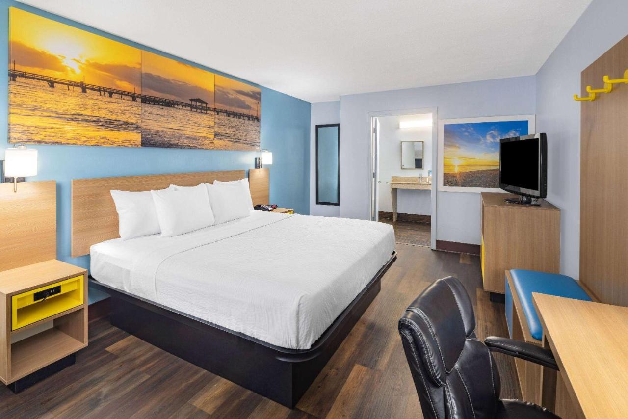Days Inn By Wyndham Pensacola I-10 Ferry Pass Eksteriør billede