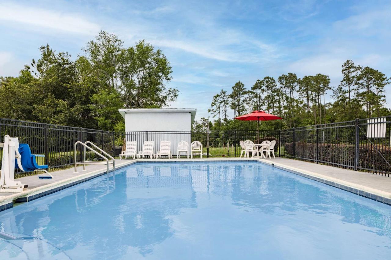 Days Inn By Wyndham Pensacola I-10 Ferry Pass Eksteriør billede