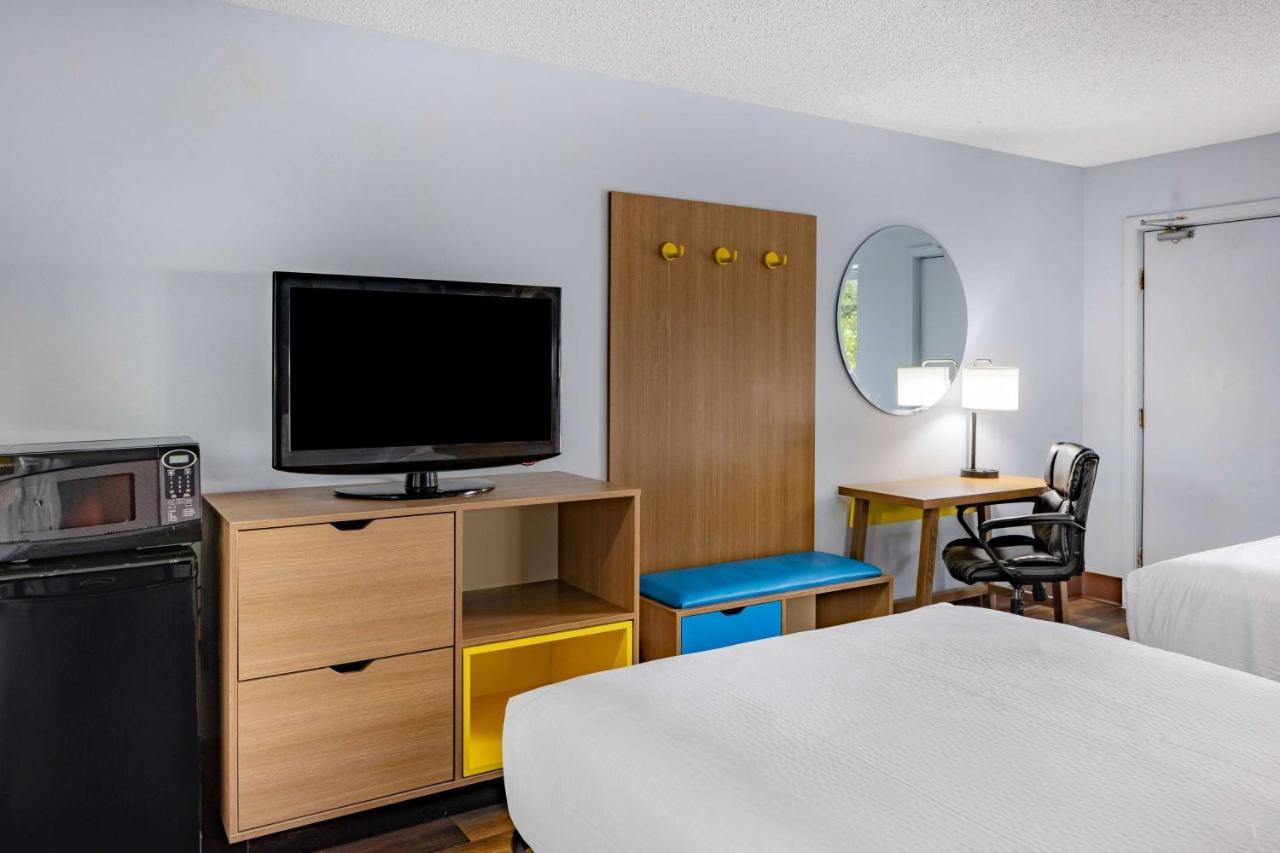Days Inn By Wyndham Pensacola I-10 Ferry Pass Eksteriør billede