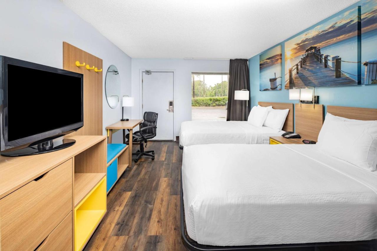 Days Inn By Wyndham Pensacola I-10 Ferry Pass Eksteriør billede