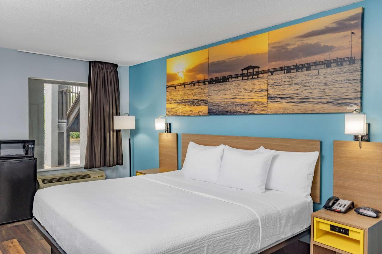 Days Inn By Wyndham Pensacola I-10 Ferry Pass Eksteriør billede