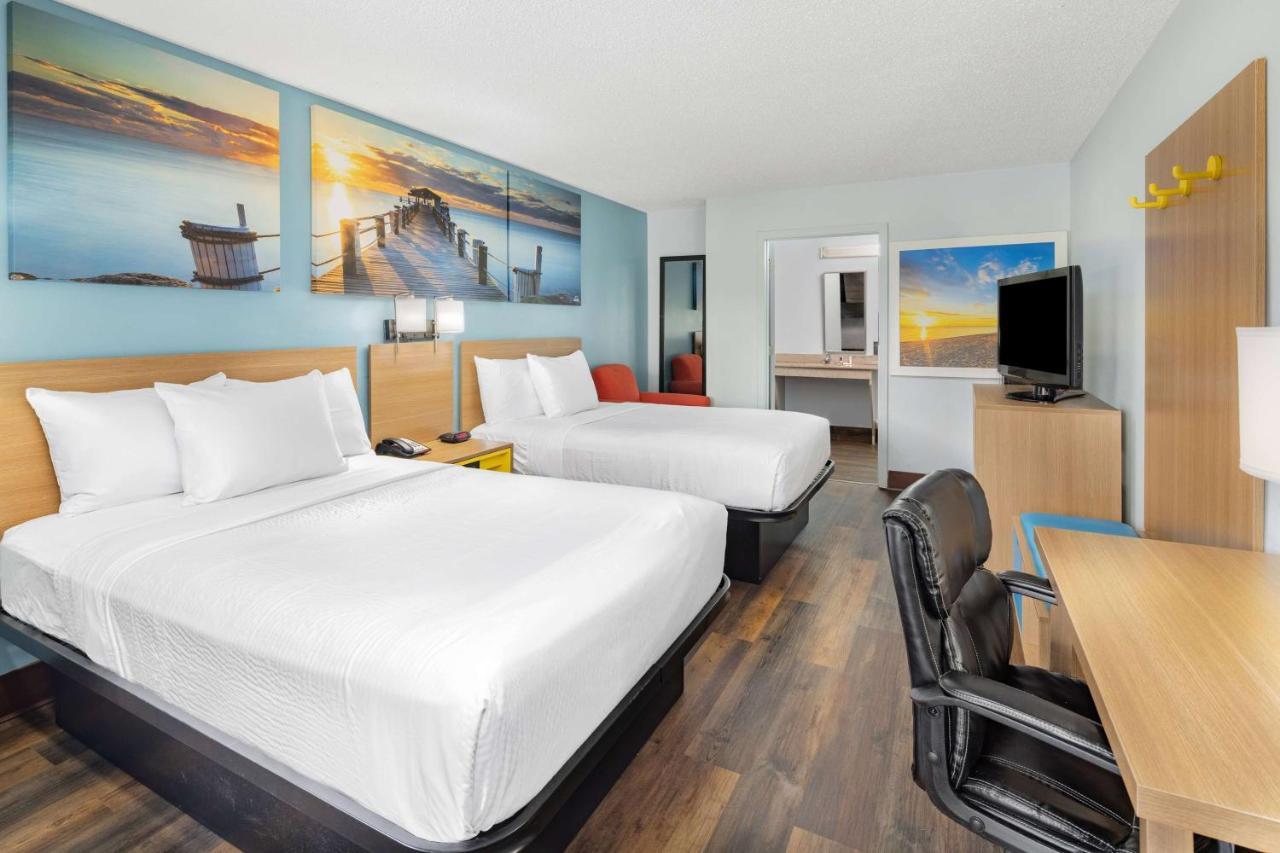 Days Inn By Wyndham Pensacola I-10 Ferry Pass Eksteriør billede
