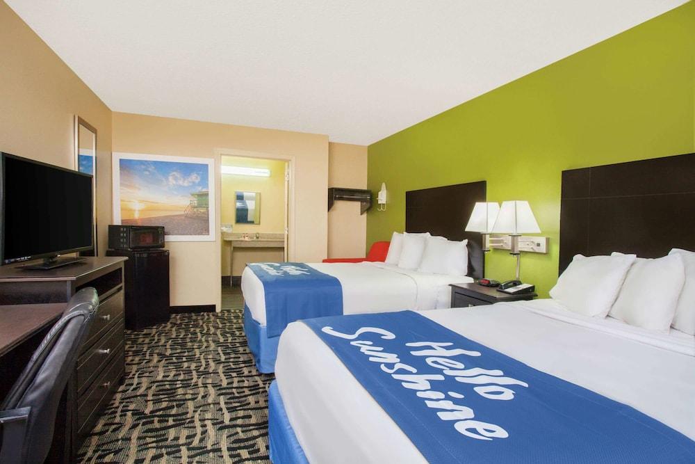 Days Inn By Wyndham Pensacola I-10 Ferry Pass Eksteriør billede