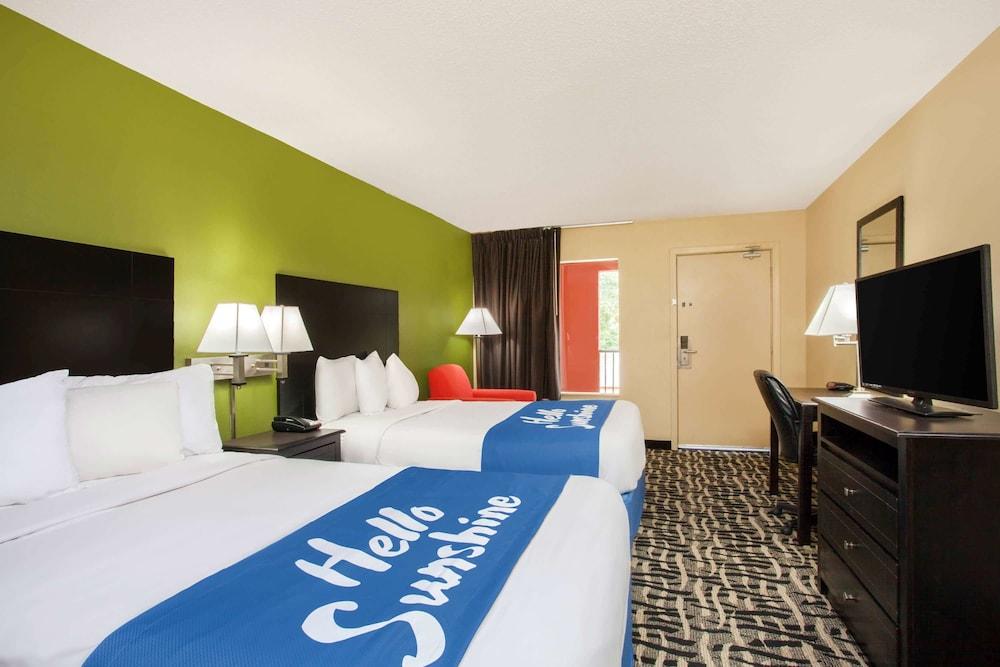 Days Inn By Wyndham Pensacola I-10 Ferry Pass Eksteriør billede