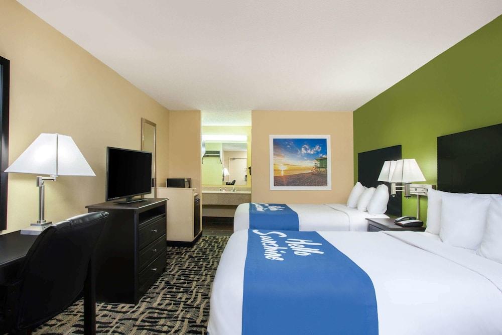 Days Inn By Wyndham Pensacola I-10 Ferry Pass Eksteriør billede