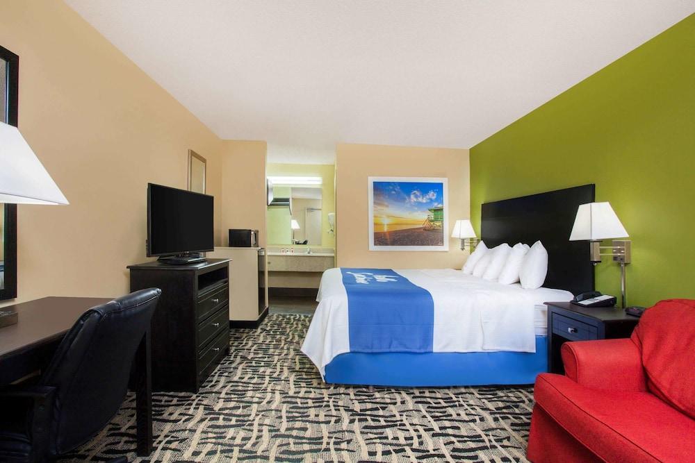 Days Inn By Wyndham Pensacola I-10 Ferry Pass Eksteriør billede