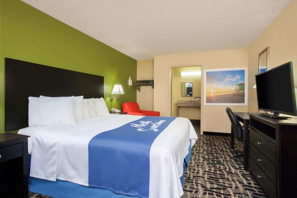 Days Inn By Wyndham Pensacola I-10 Ferry Pass Eksteriør billede