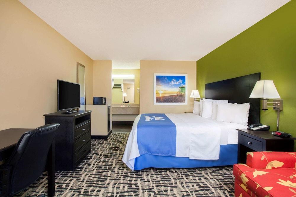 Days Inn By Wyndham Pensacola I-10 Ferry Pass Eksteriør billede