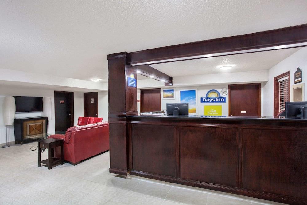 Days Inn By Wyndham Pensacola I-10 Ferry Pass Eksteriør billede