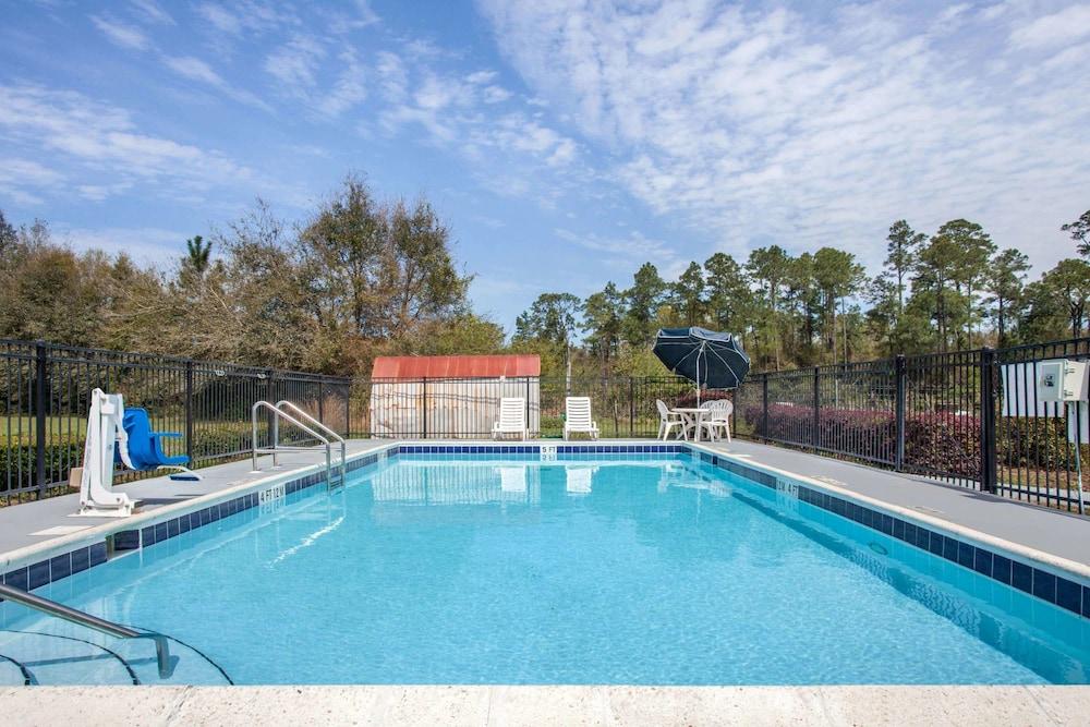 Days Inn By Wyndham Pensacola I-10 Ferry Pass Eksteriør billede