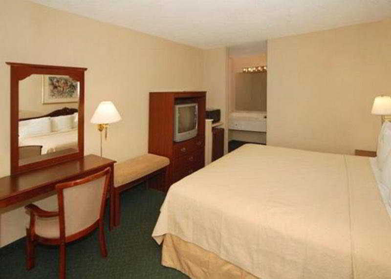 Days Inn By Wyndham Pensacola I-10 Ferry Pass Eksteriør billede